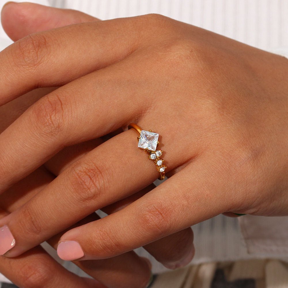 Alaia Sparkling Ring in Gold