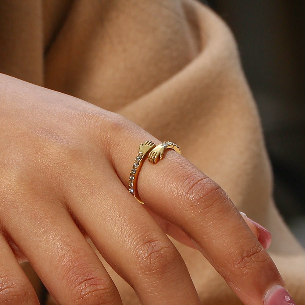 Amaryllis Shimmering Ring in Gold