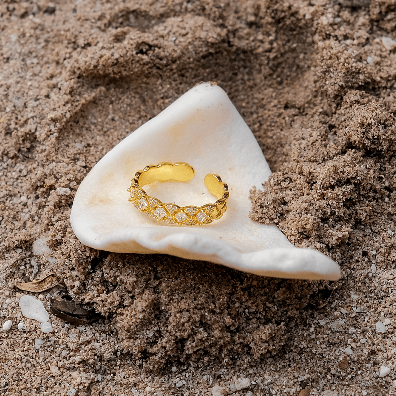 Camille Patterned Ring in Gold