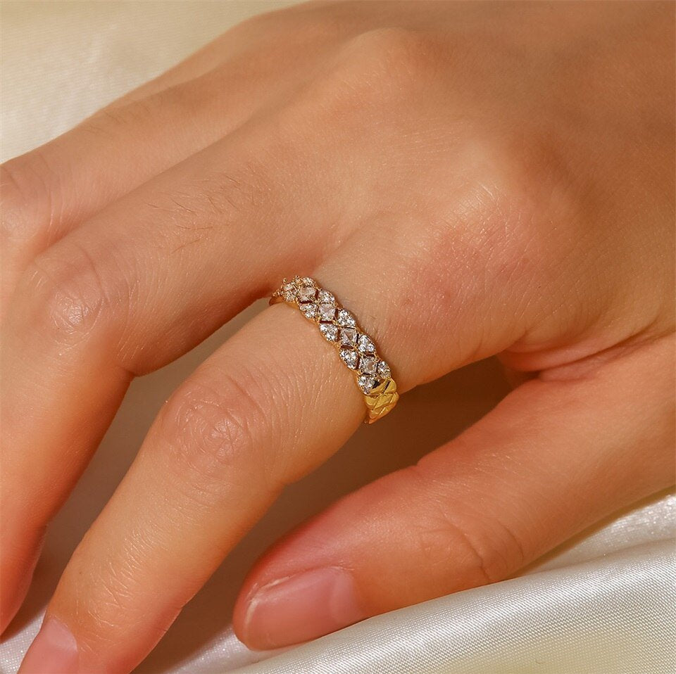 Camille Patterned Ring in Gold