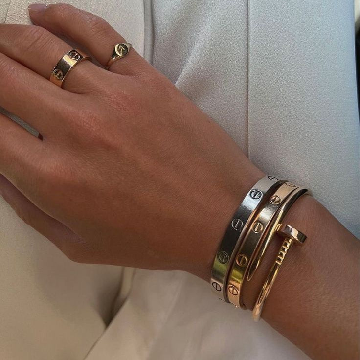 Elegance Nail Bracelet in Gold