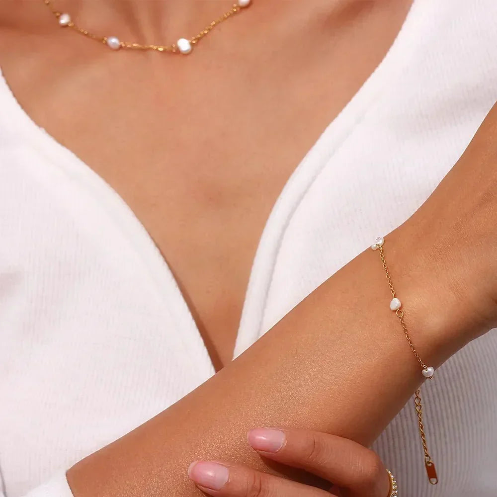 Laney Pearl Necklace in Gold