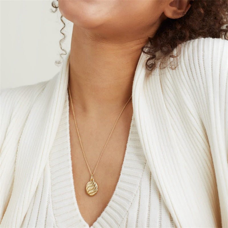 Linda Elegant Croissant Necklace