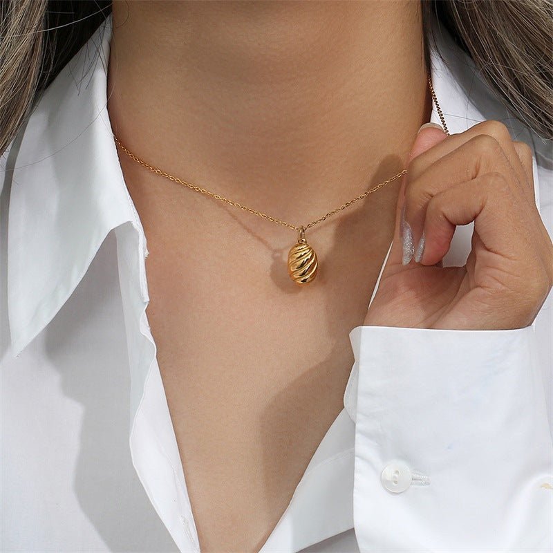 Linda Elegant Croissant Necklace