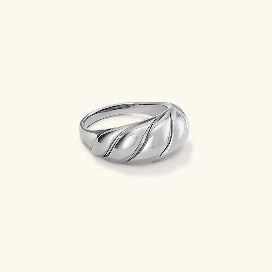 Lorelei Glossy Croissant Ring