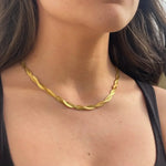 Lysa Twisted Necklace in Gold