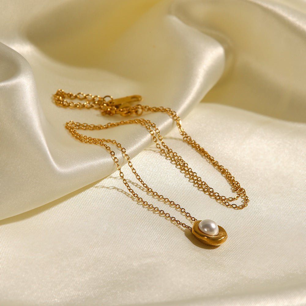 Nancy Pearl Necklace in Gold