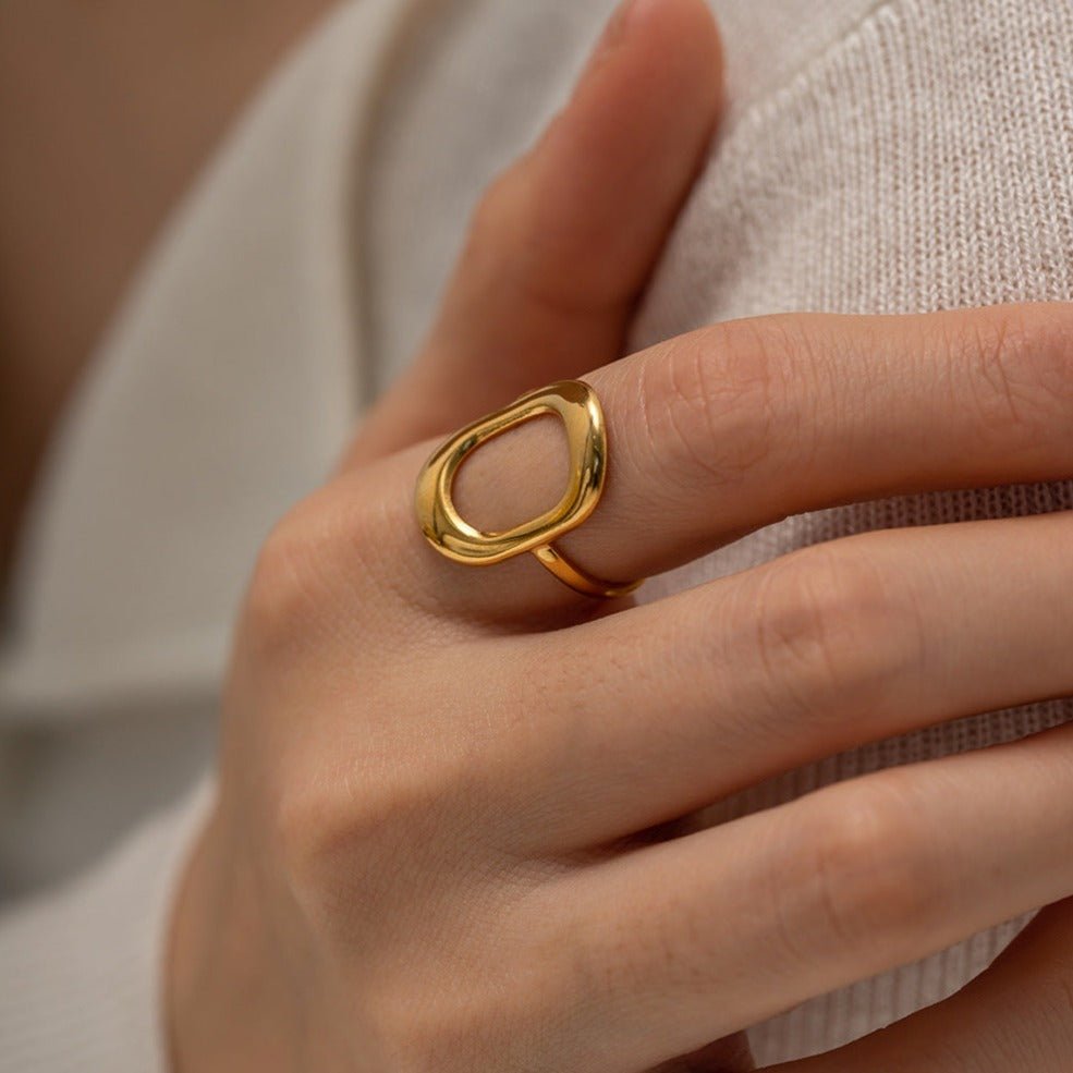 Noelle Irregular Ring in Gold