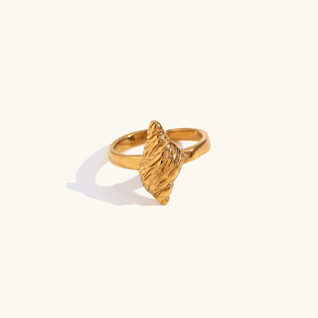 Rio Seashell Ring in Gold
