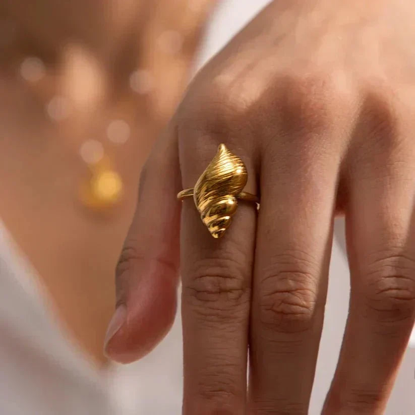 Rio Seashell Ring in Gold