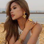 Saisore Flower Ring in Gold