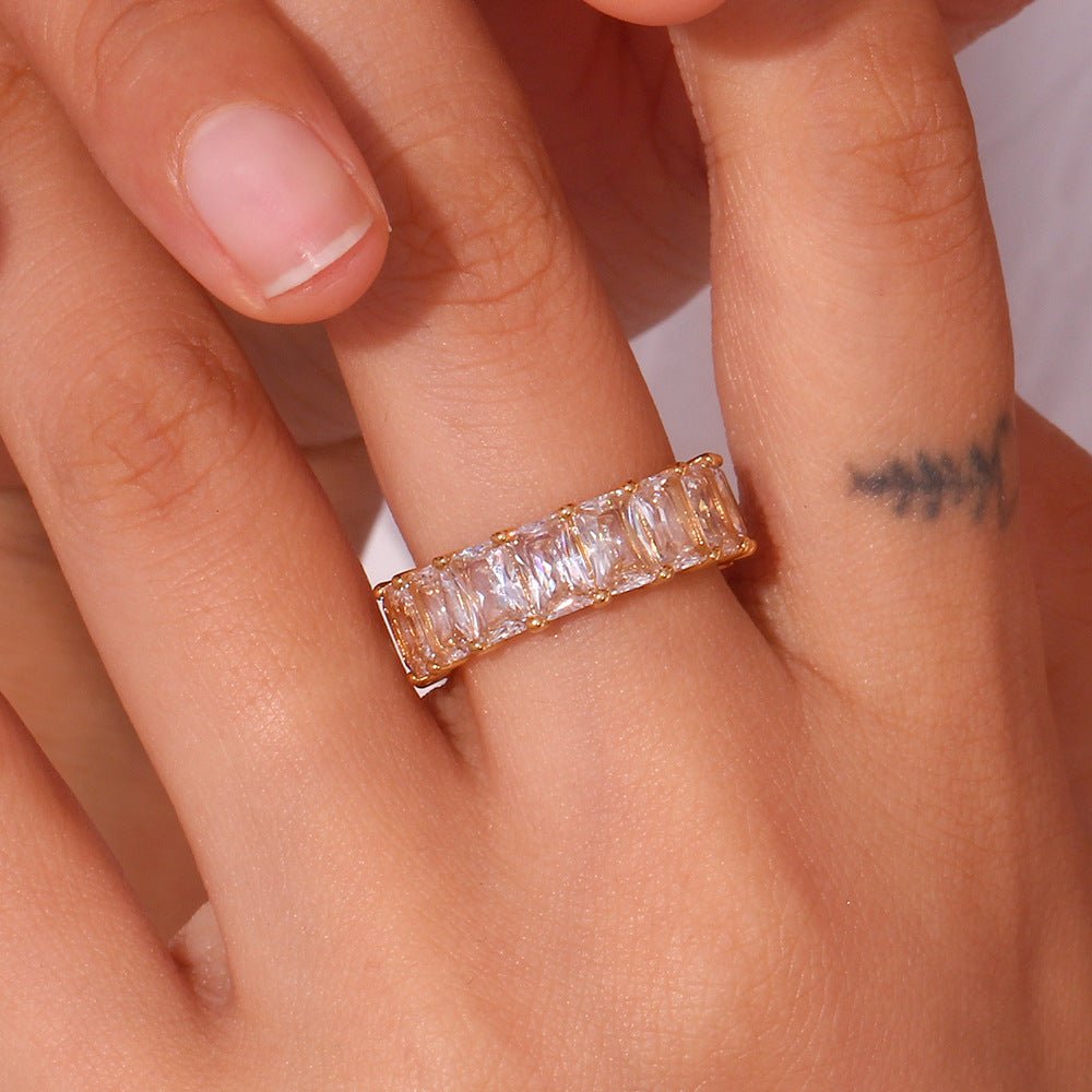 Sanna Diamond Ring in Gold