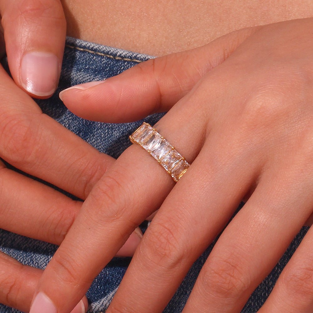 Sanna Diamond Ring in Gold