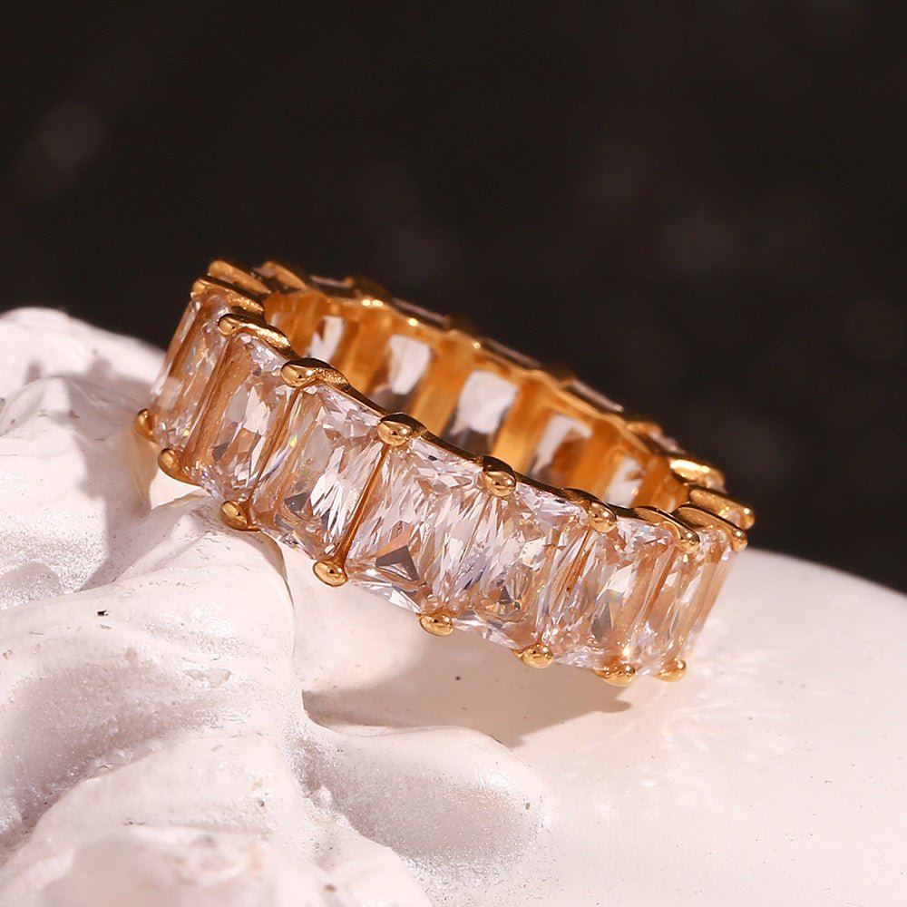 Sanna Diamond Ring in Gold