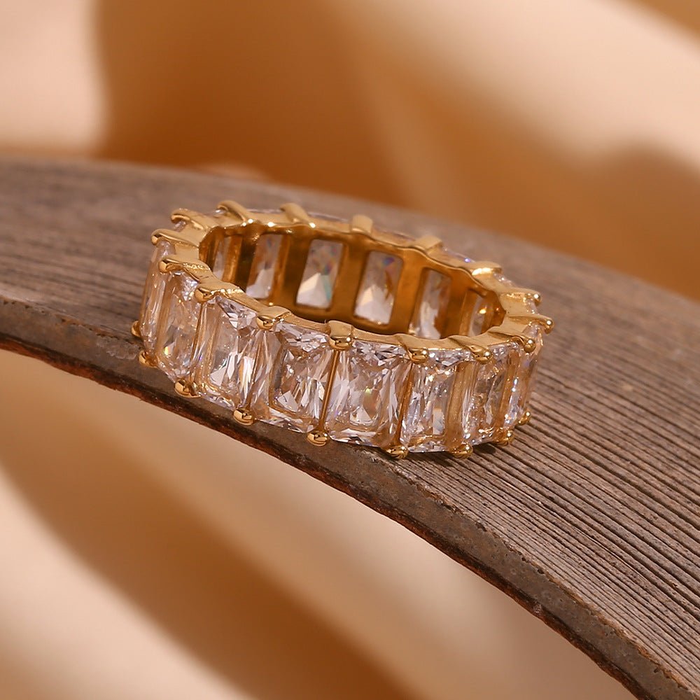 Sanna Diamond Ring in Gold