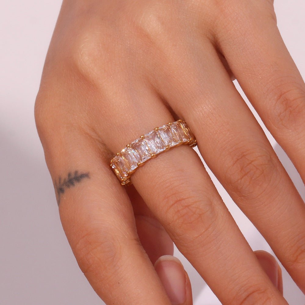 Sanna Diamond Ring in Gold