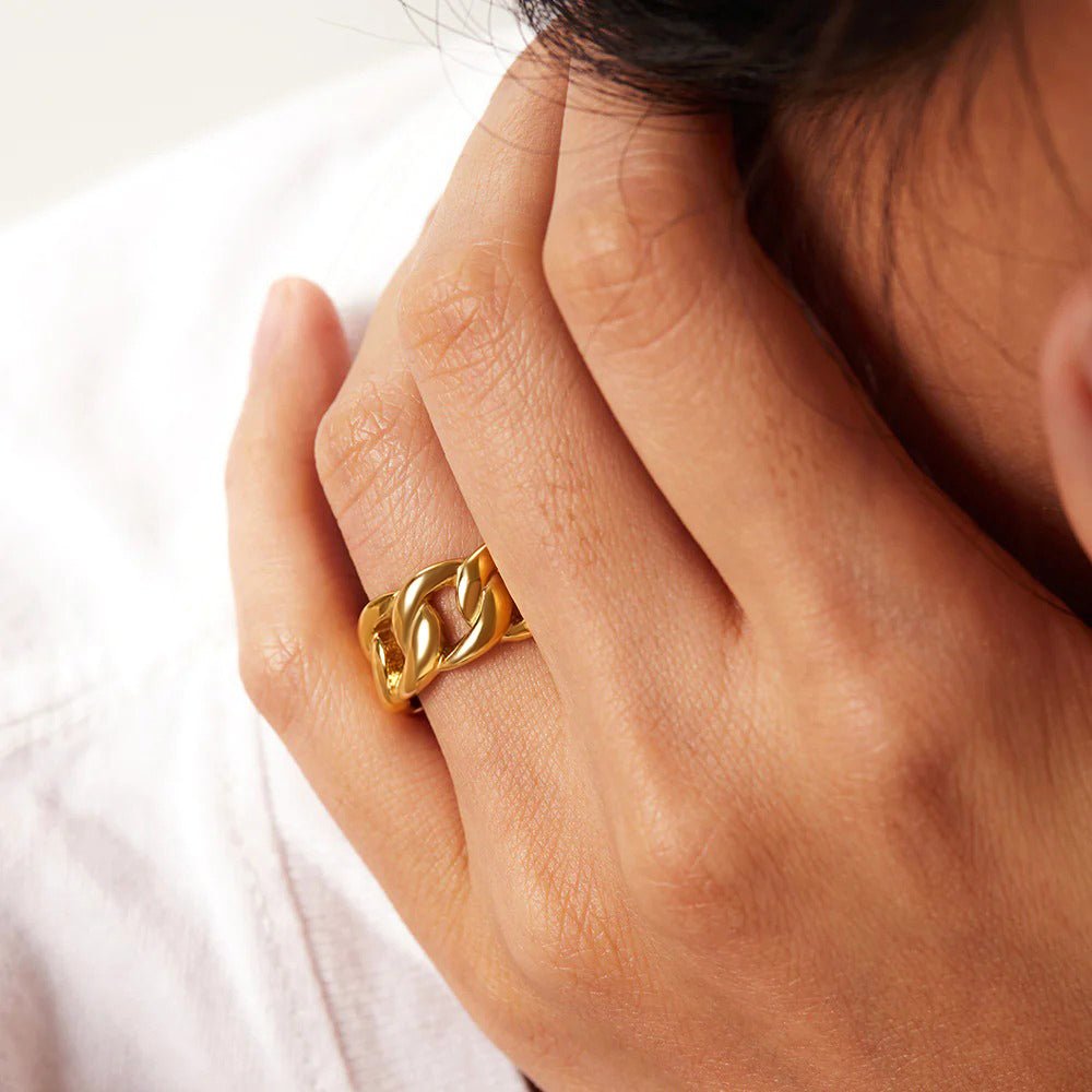 Splendor Polished Ring in Gold