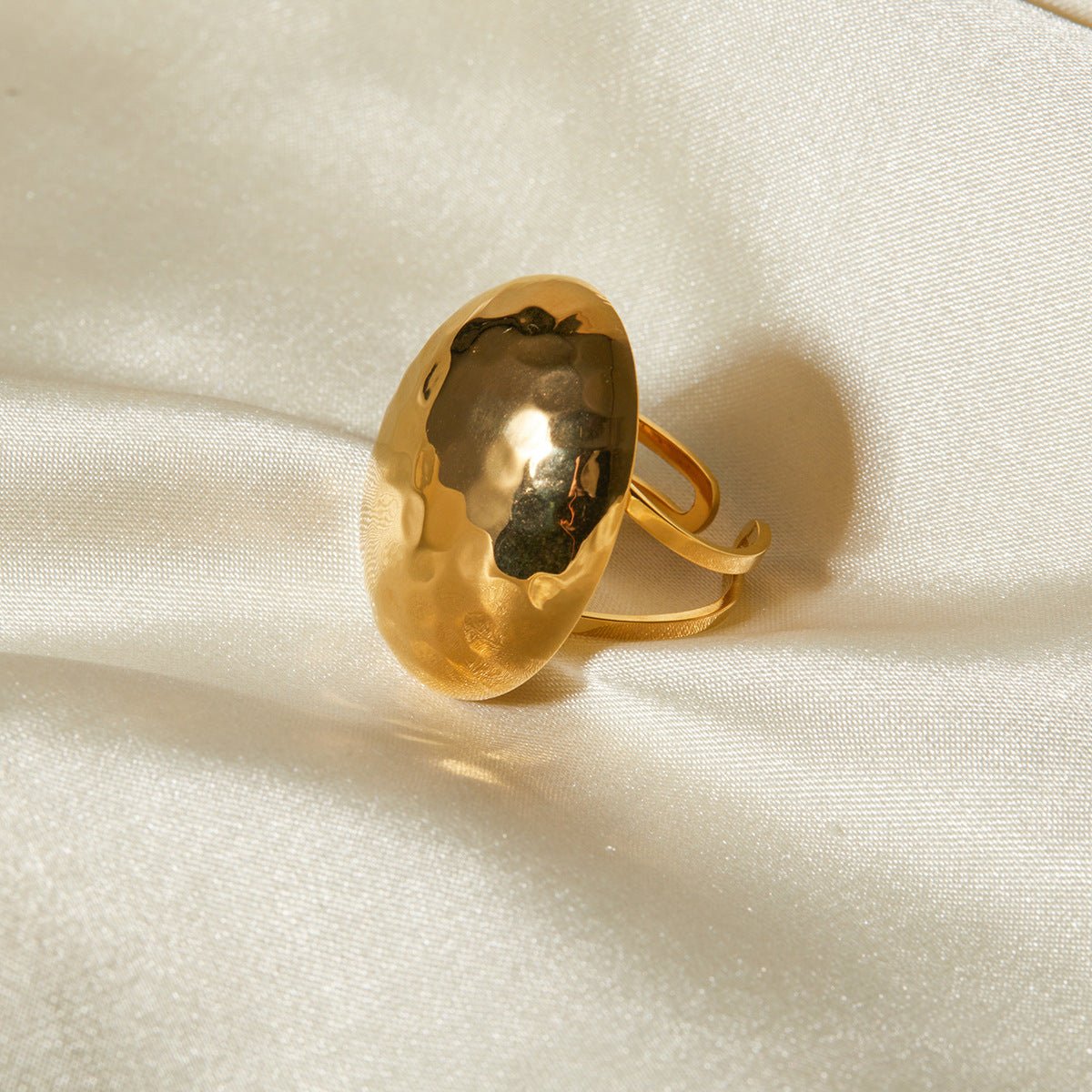 Thora Hammered Ring in Gold