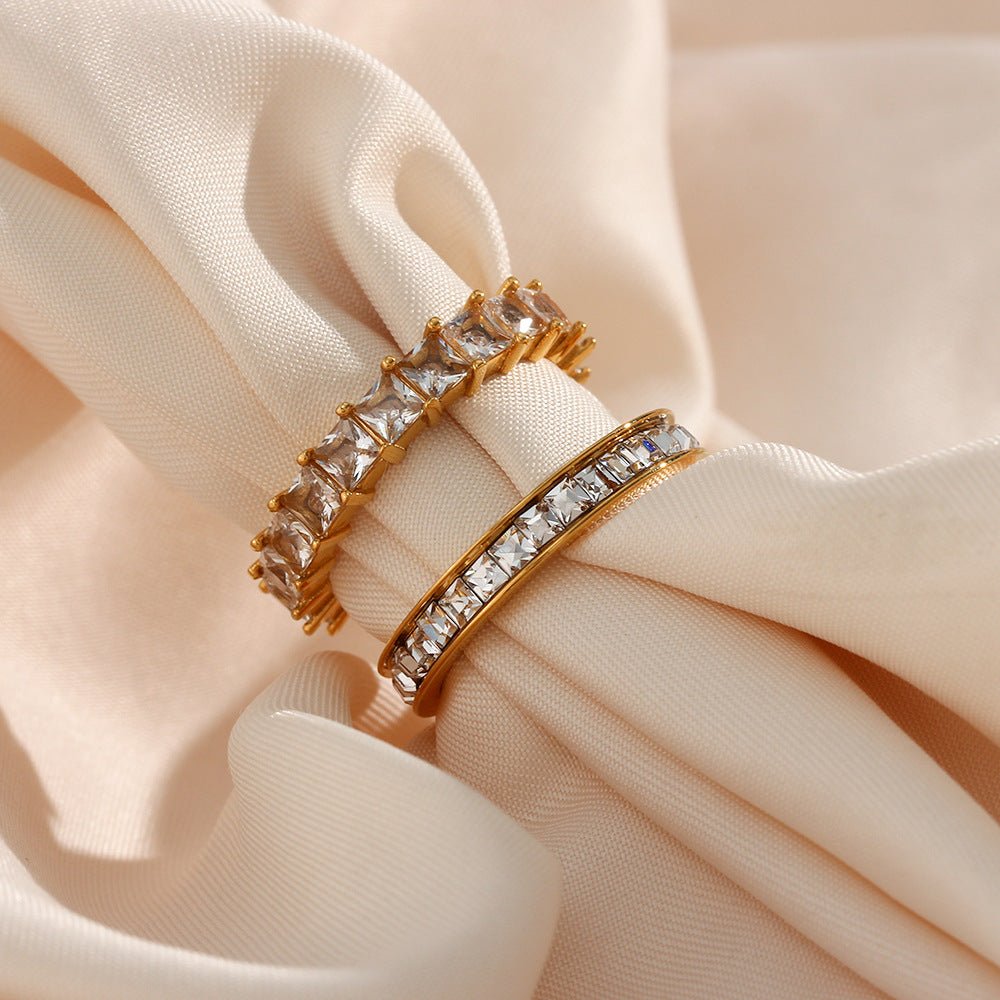 Unna Minimalist Ring in Gold