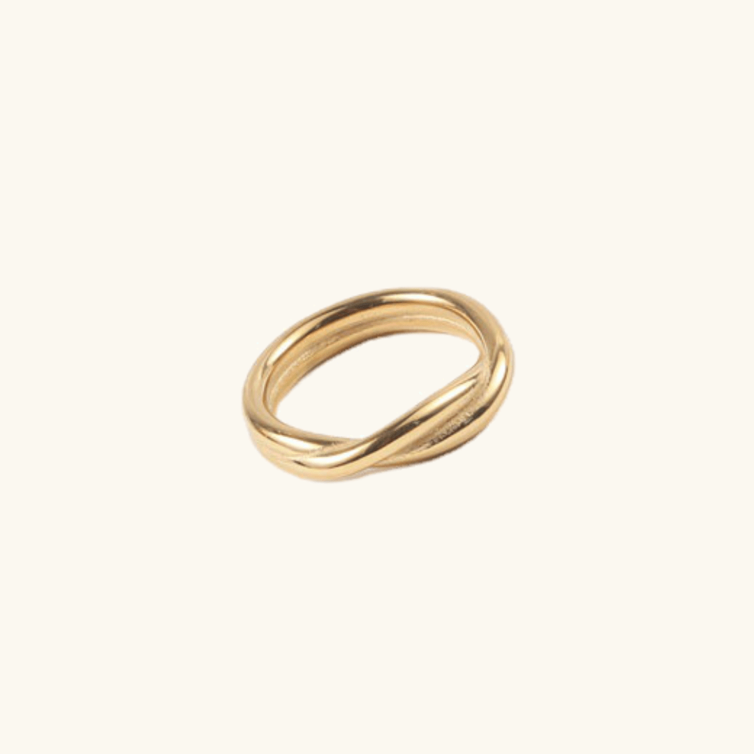 Viola Twisted Ring in Gold