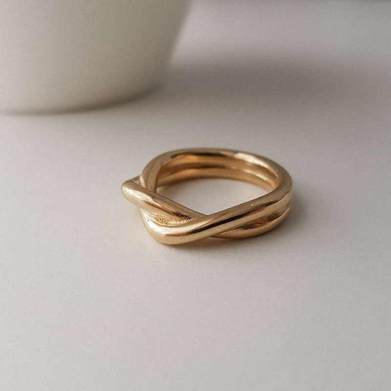 Viola Twisted Ring in Gold