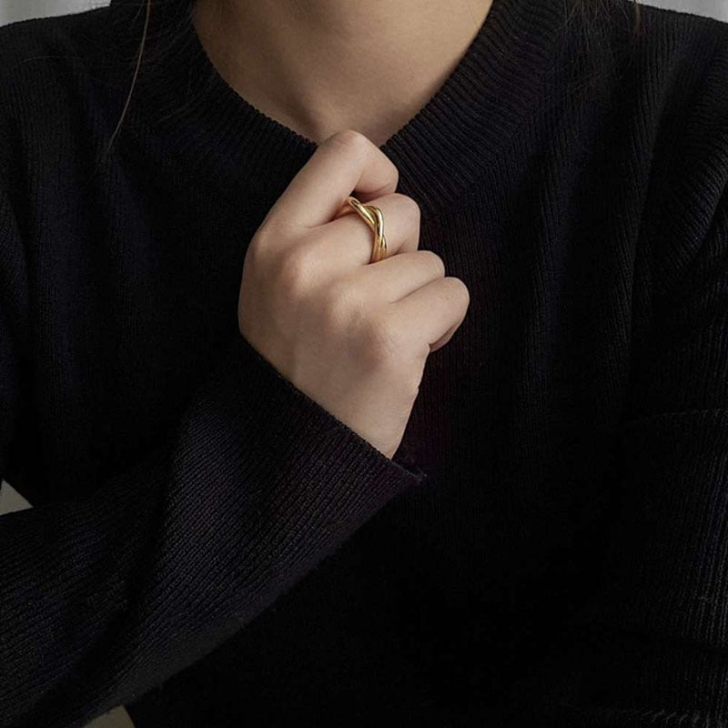 Viola Twisted Ring in Gold