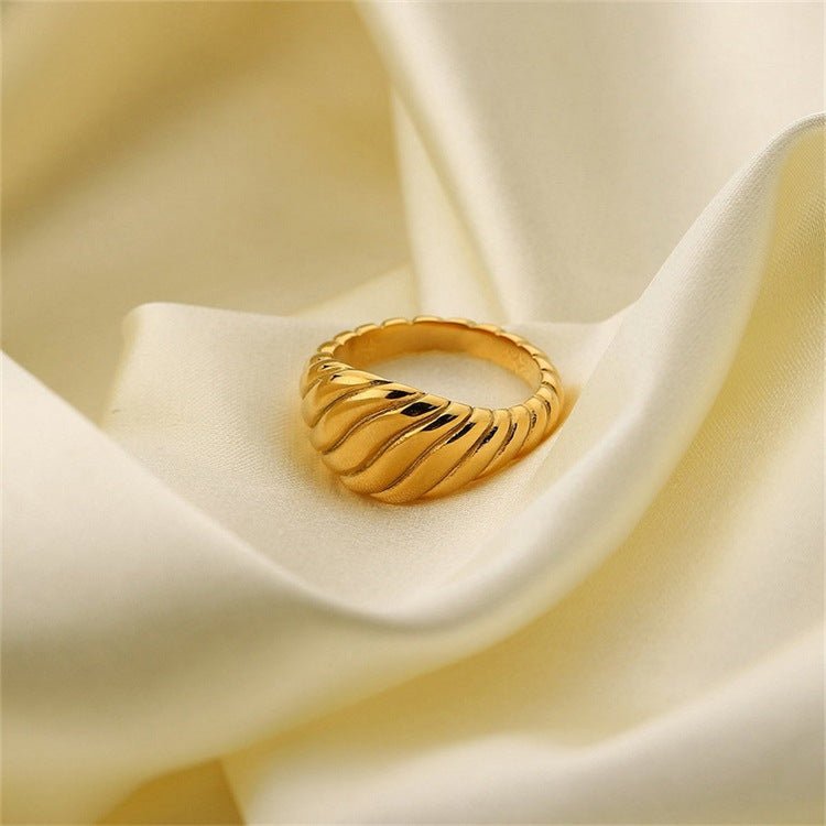 Ylenna Statement Croissant Ring