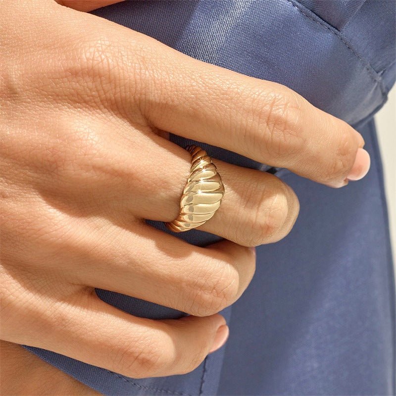Ylenna Statement Croissant Ring